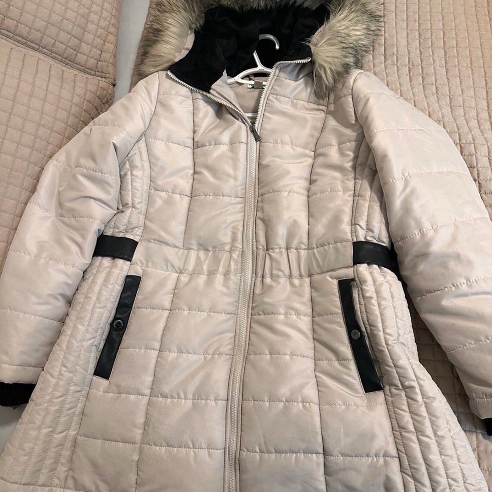 Susan Graver Light Gray Quilted Puffer Coat with Faux Fur Hood / Barely Worn